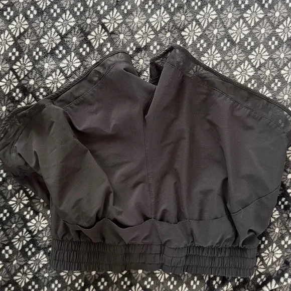 Athleta Mesh Racer Run Mid Riser 4” - Picture 4 of 4